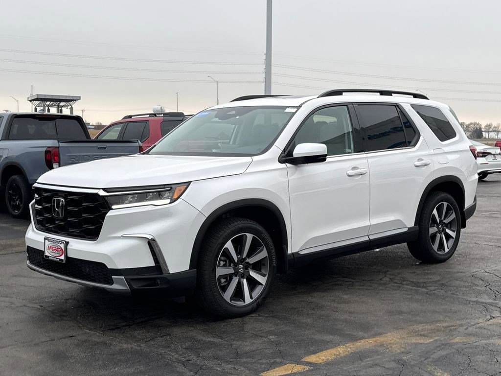 Certified 2025 Honda Pilot Touring image 7