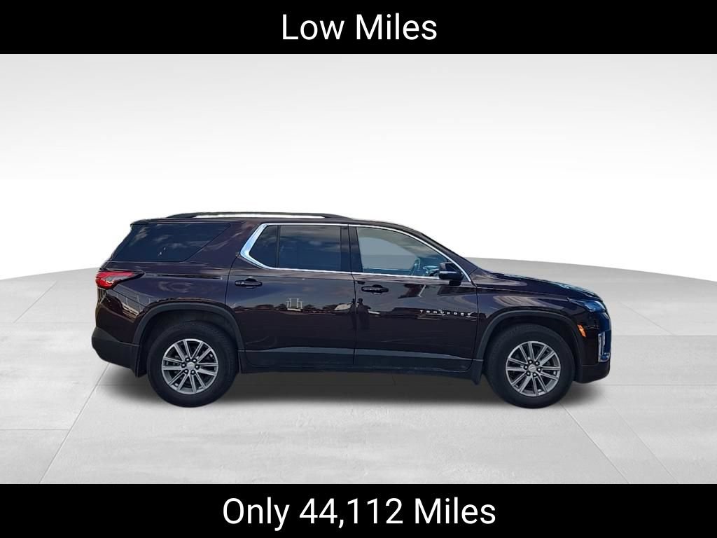 Used 2023 Chevrolet Traverse LT FWD image 2