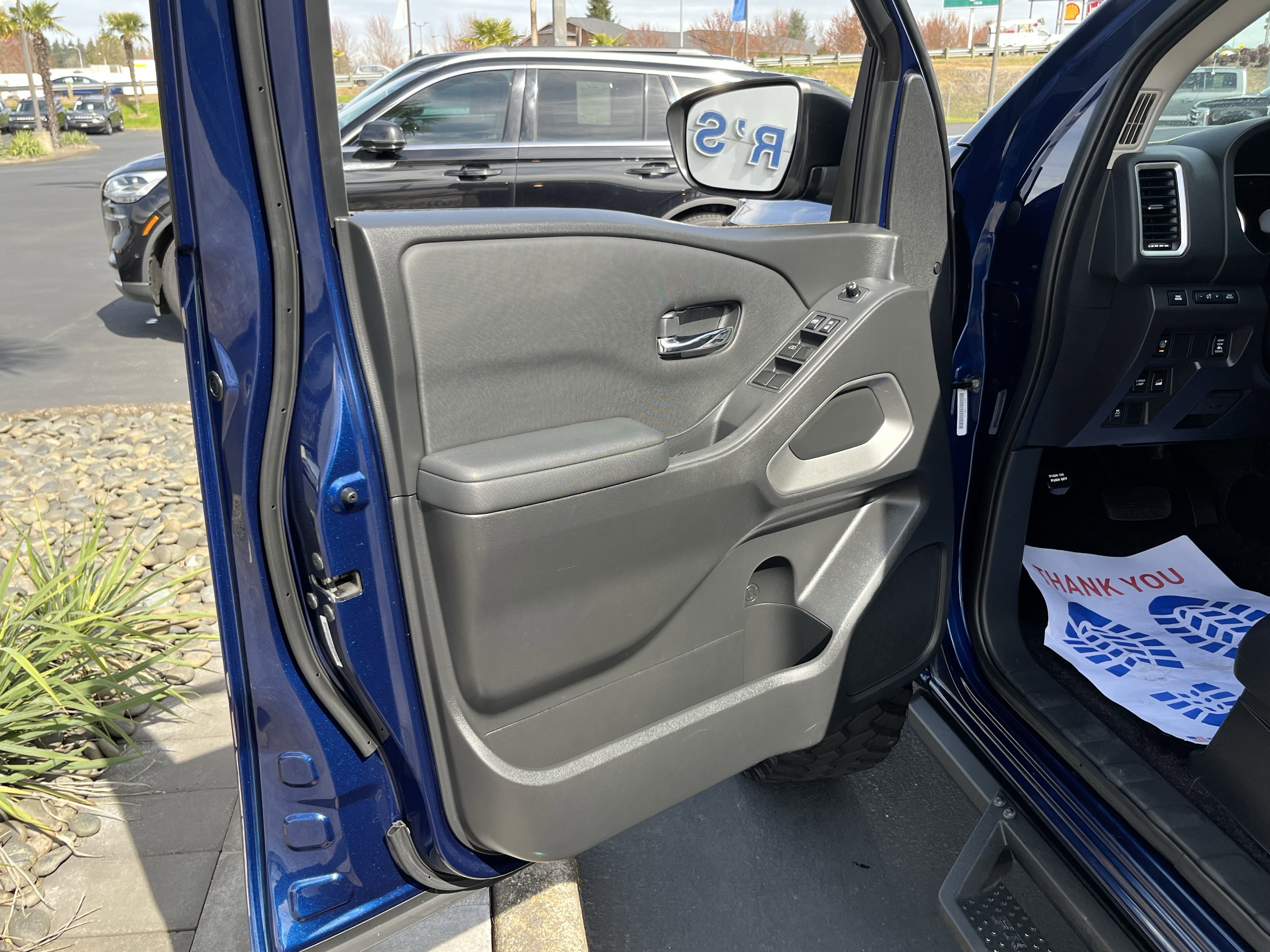 Used 2022 Nissan Frontier SV AWD/4WD image 14