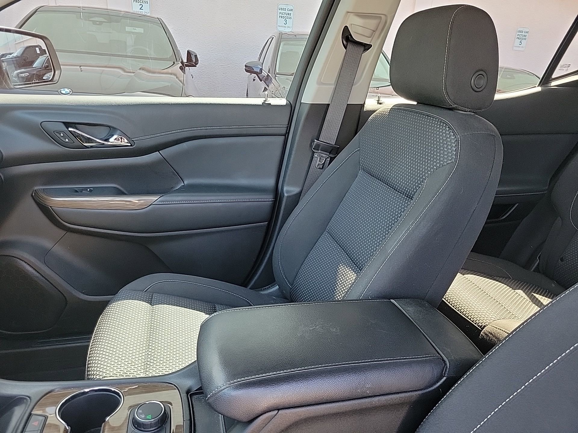 Used 2023 GMC Acadia SLE image 20
