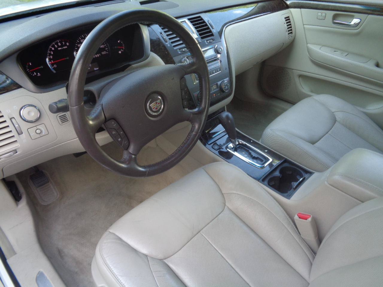 Used 2011 Cadillac DTS Luxury FWD image 24