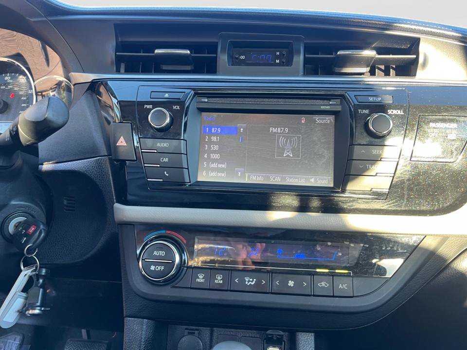Used 2015 Toyota Corolla LE FWD image 16