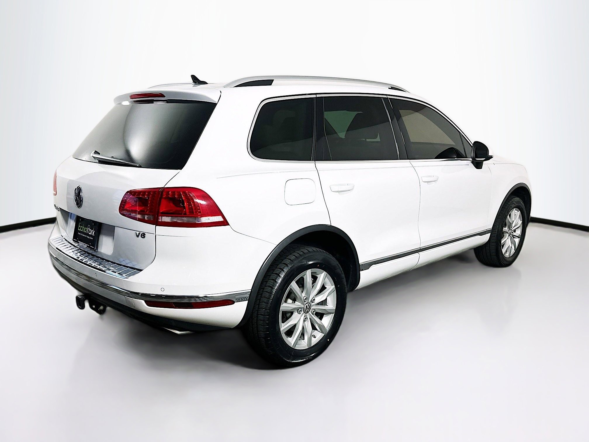 Used 2016 Volkswagen Touareg Sport image 9