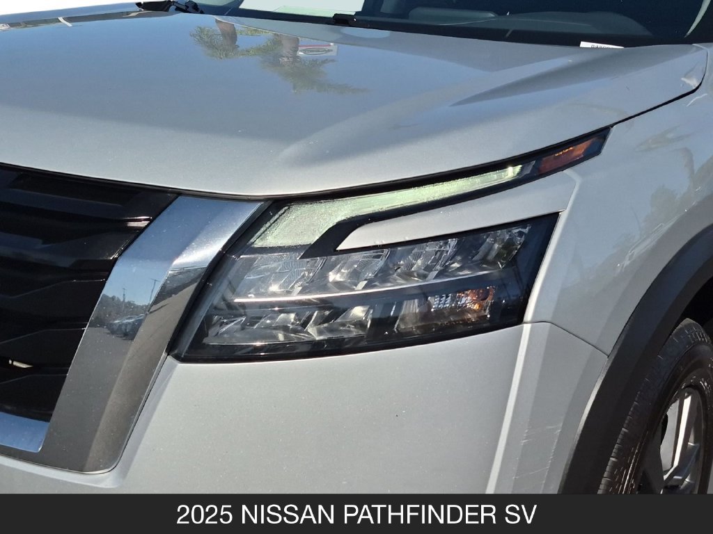 Used 2025 Nissan Pathfinder SV AWD/4WD image 10