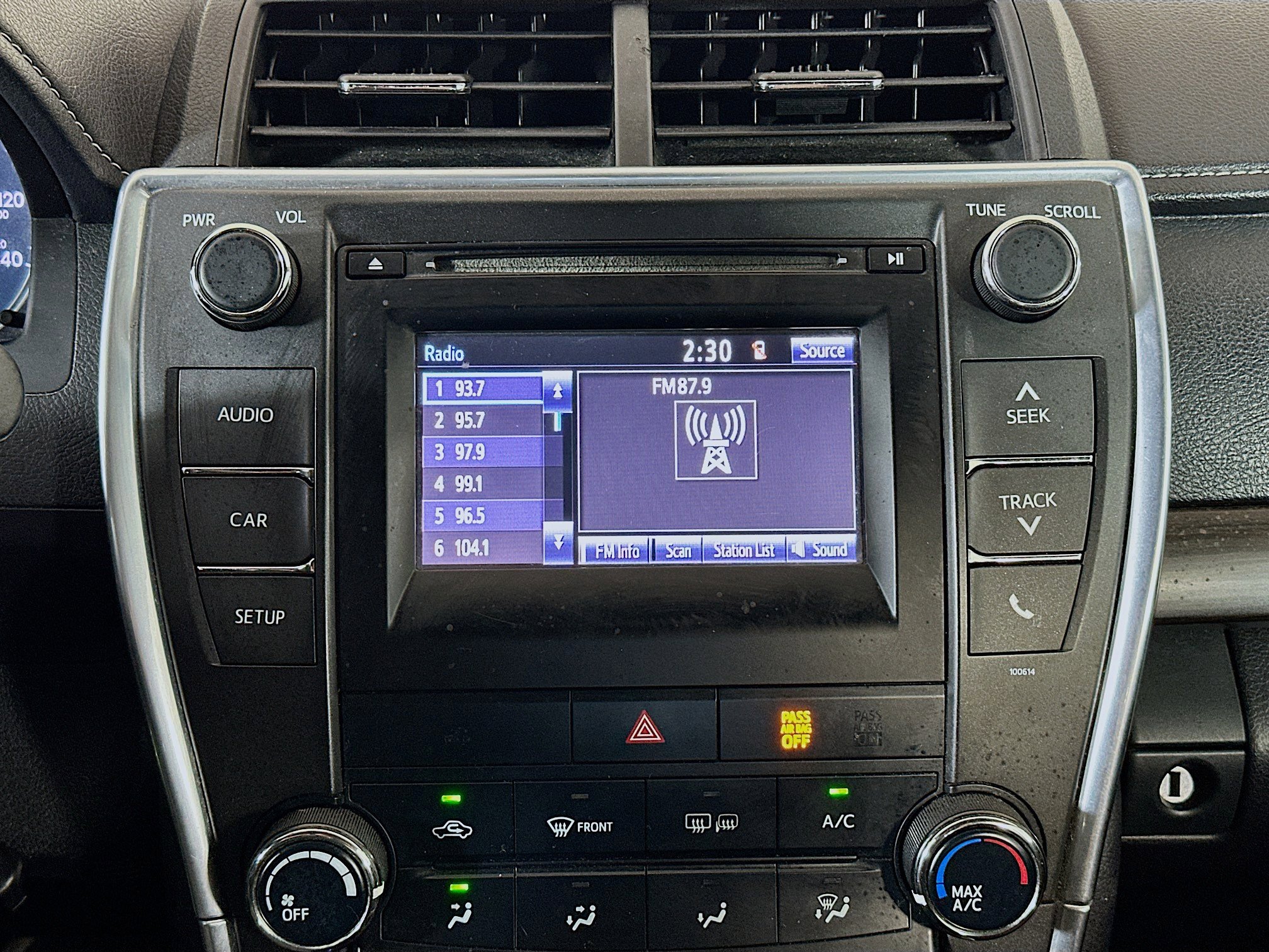Used 2017 Toyota Camry LE FWD image 19