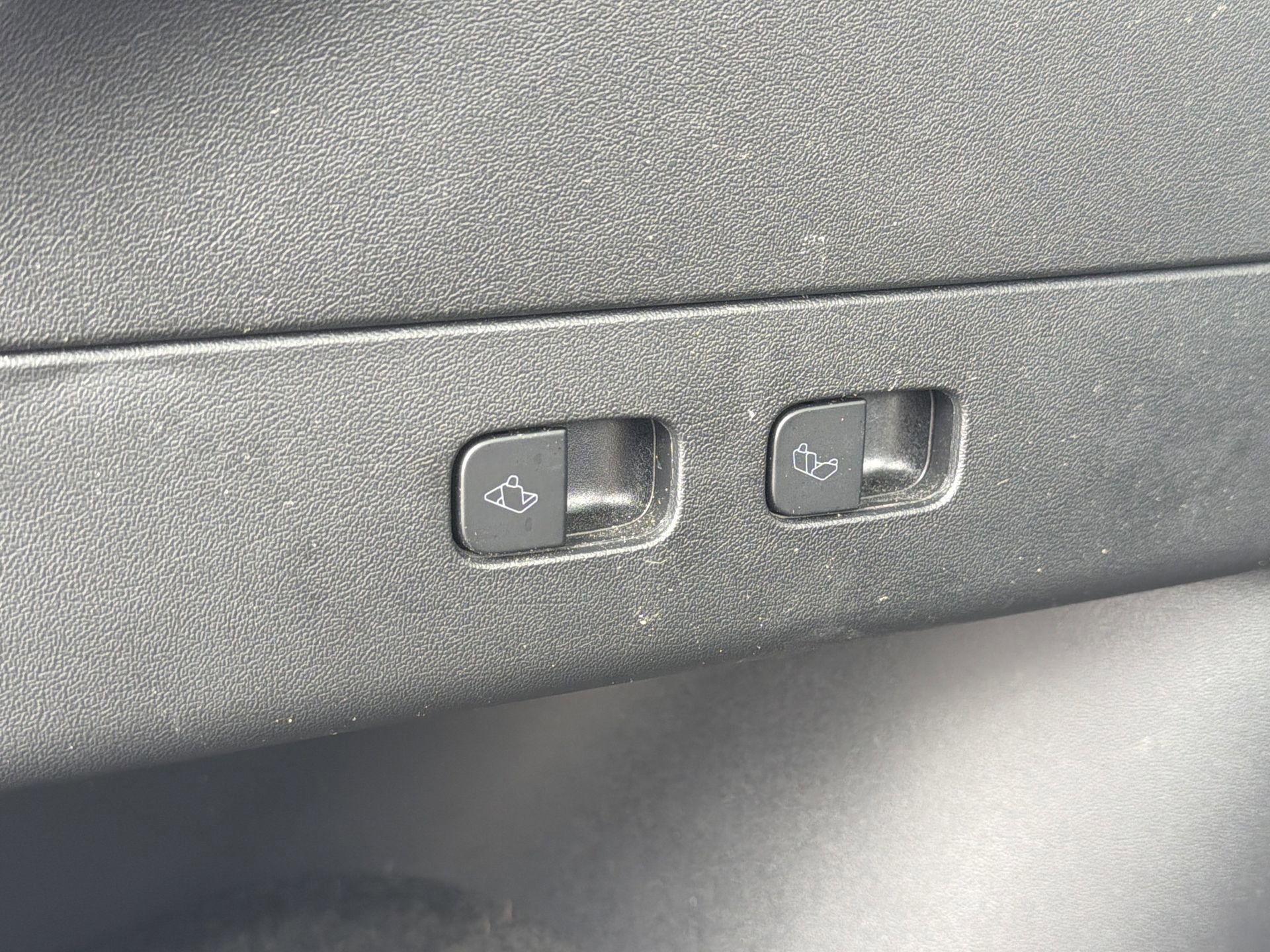 Used 2022 Tesla Model Y Long Range image 28