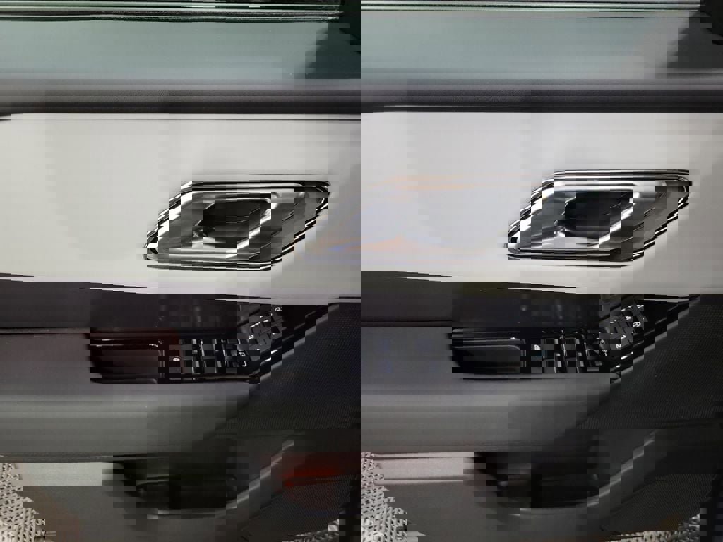 New 2026 Land Rover Range Rover Velar Dynamic SE image 14