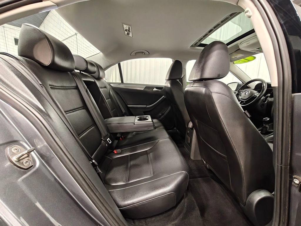Used 2017 Volkswagen Jetta SE FWD image 19