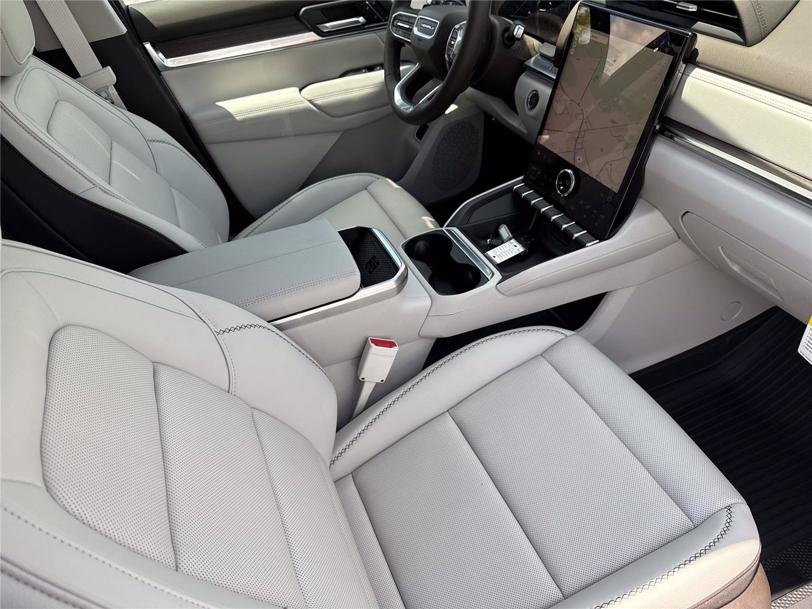New 2026 GMC Terrain Denali w/ LPO, Floor Liner Package AWD/4WD image 37