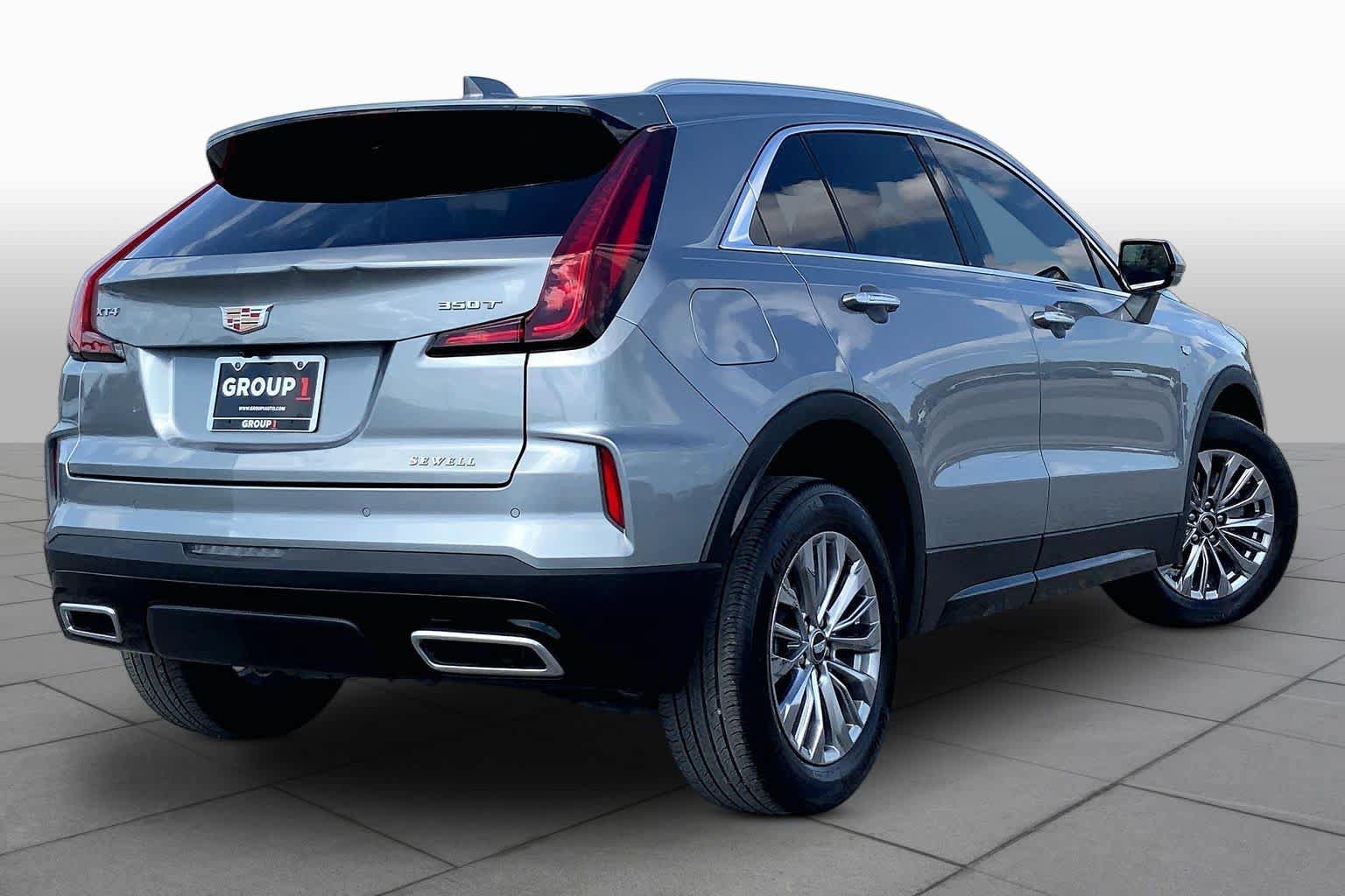Used 2025 Cadillac XT4 Premium Luxury w/ Technology Package FWD image 13