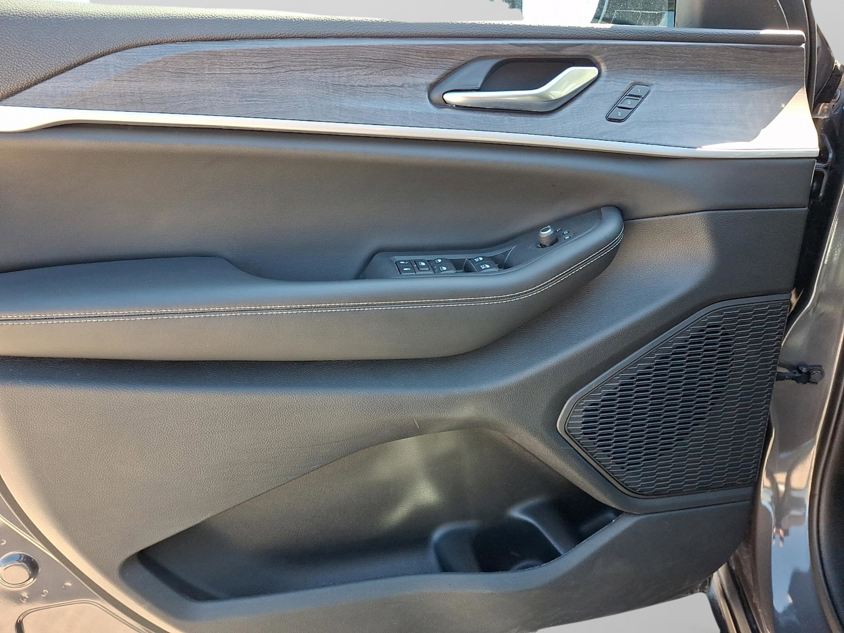 Certified 2023 Jeep Grand Cherokee Limited image 13