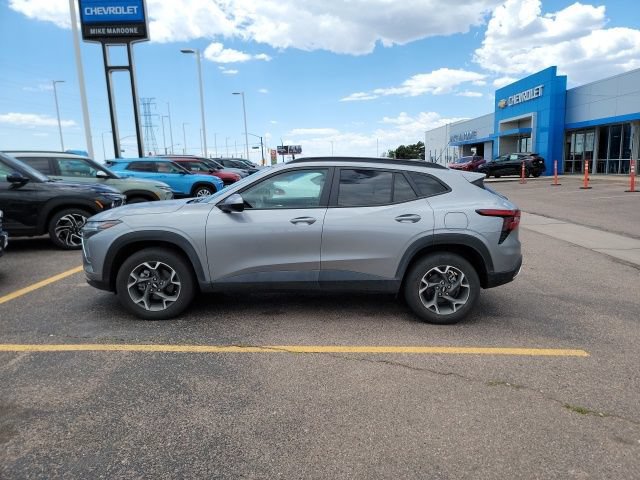 Used 2024 Chevrolet Trax LT w/ Driver Confidence Package FWD image 8