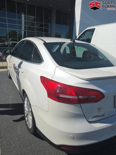 Used 2015 Ford Focus Titanium w/ Titanium Technology Package FWD image 3