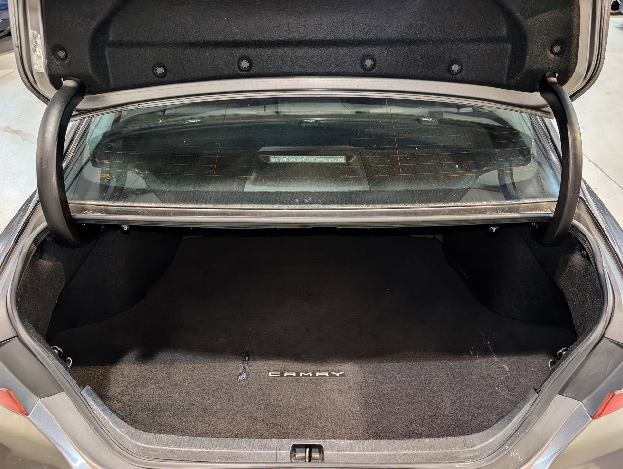 Used 2018 Toyota Camry LE image 22