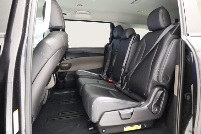 Used 2025 Kia Carnival FWD image 29