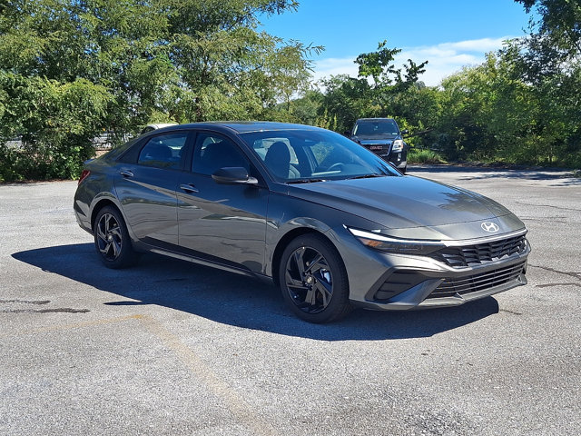 New 2026 Hyundai Elantra SEL Sport FWD image 3