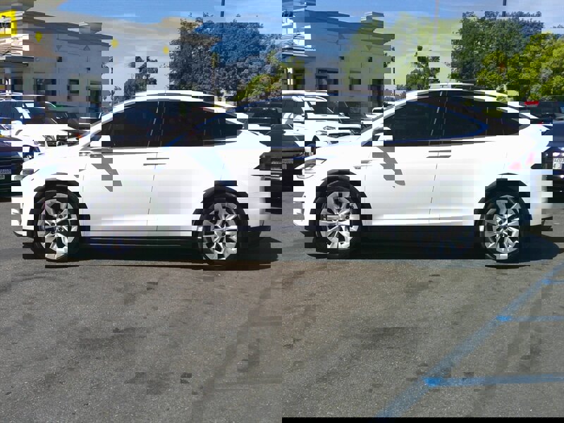 Used 2016 Tesla Model X 75D image 3