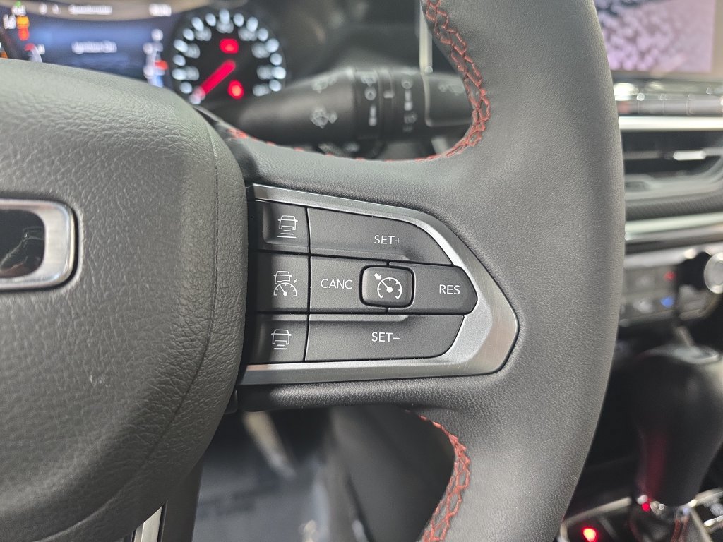 Used 2025 Jeep Compass Trailhawk AWD/4WD image 17