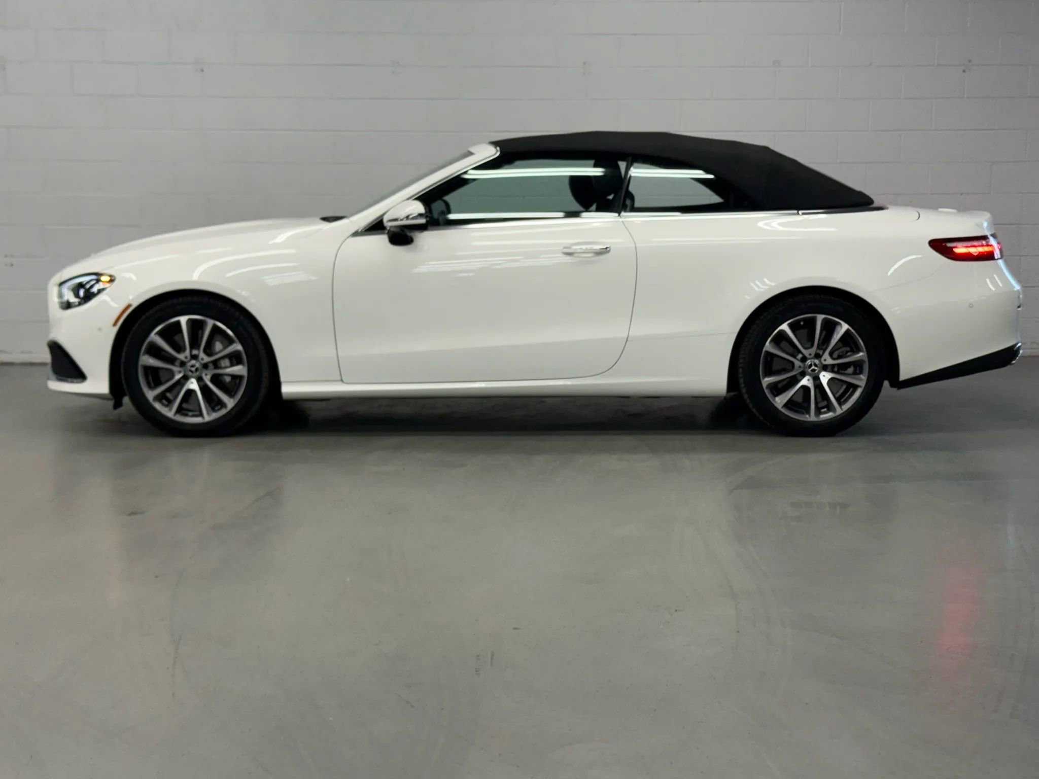 Used 2023 Mercedes-Benz E 450 Cabriolet image 4