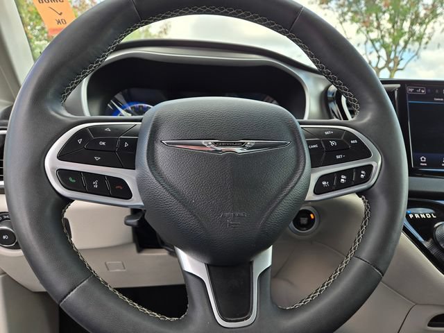 Used 2024 Chrysler Pacifica Touring-L FWD image 20