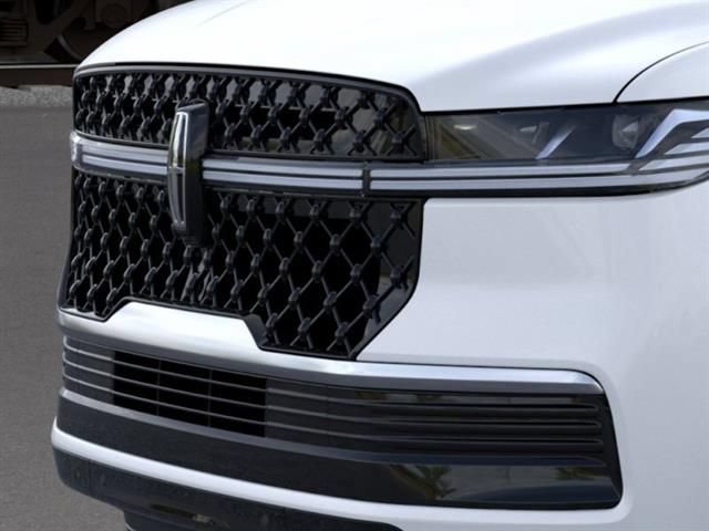 New 2026 Lincoln Navigator Reserve w/ Jet Appearance Package AWD/4WD image 17