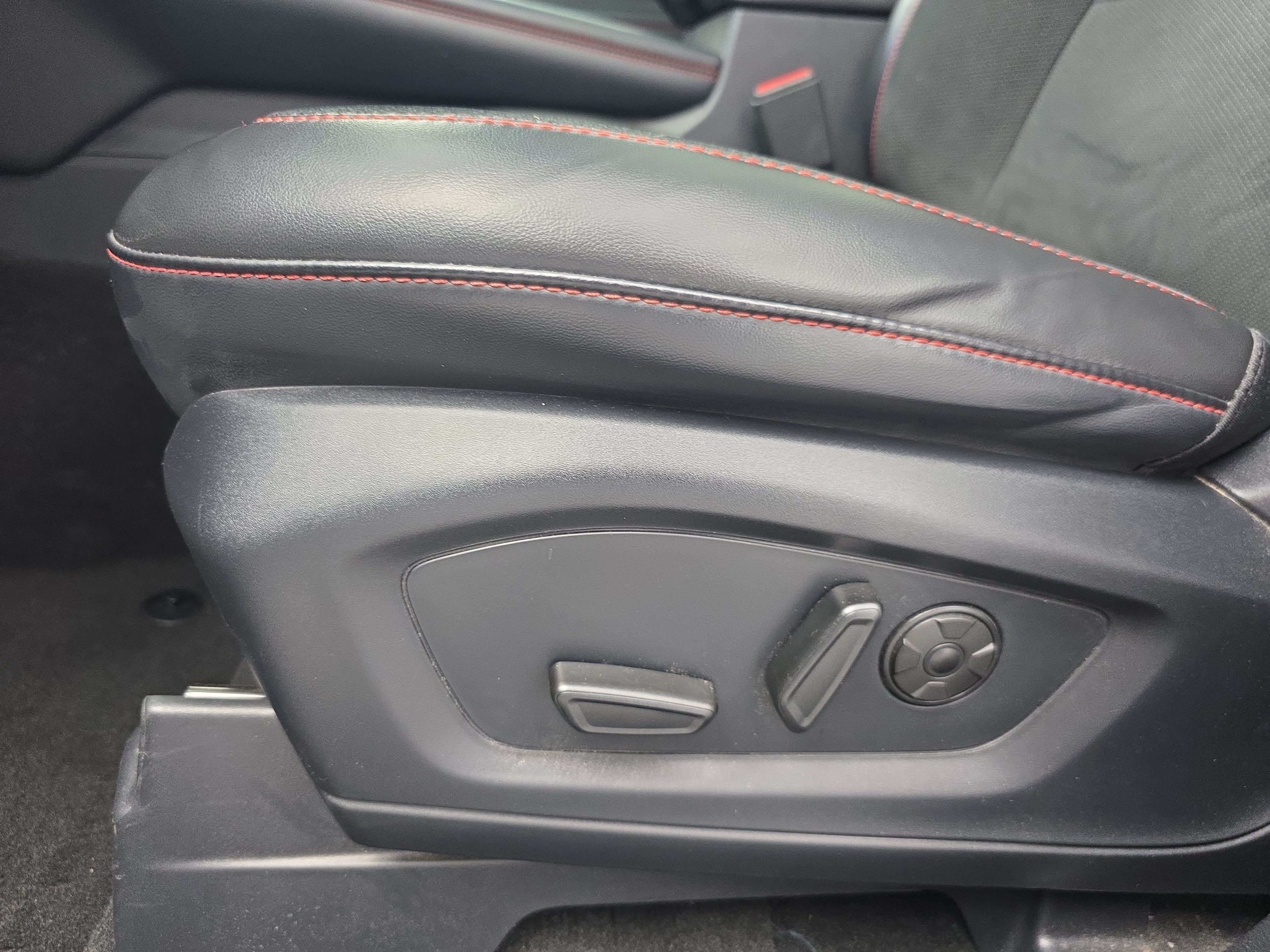 Used 2025 Ford Explorer ST AWD/4WD image 29