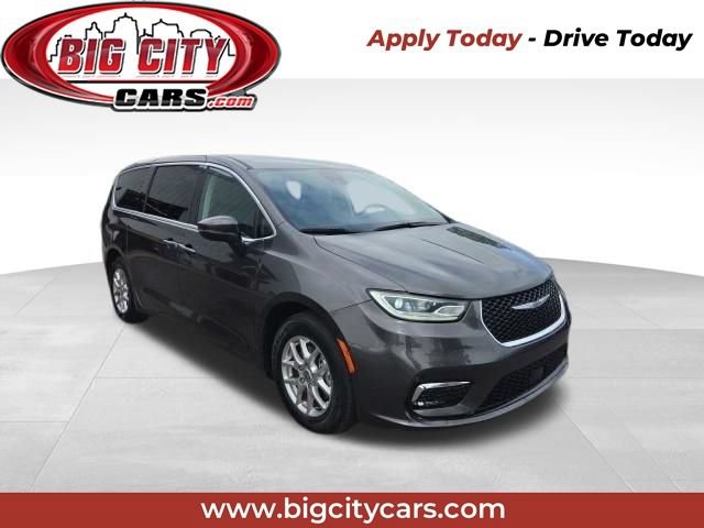 Used 2023 Chrysler Pacifica Touring-L