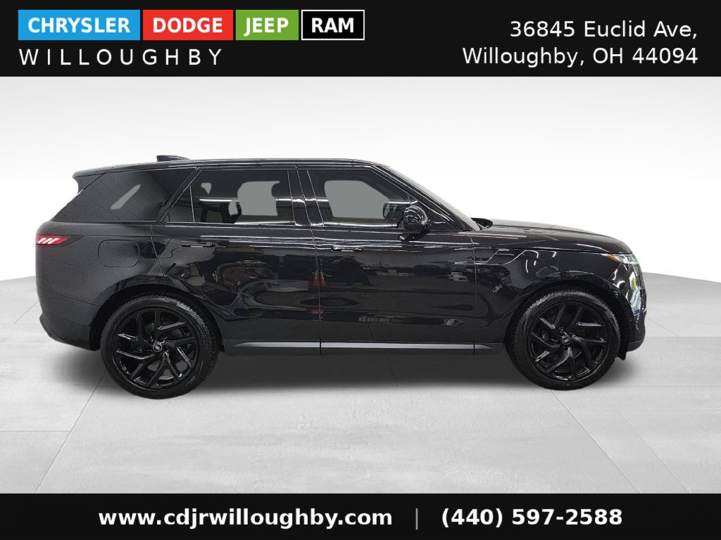 Used 2025 Land Rover Range Rover Sport SE AWD/4WD image 4