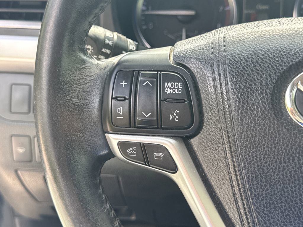 Used 2015 Toyota Highlander XLE AWD/4WD image 36