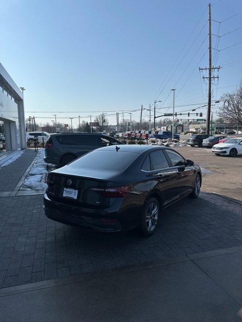 Certified 2024 Volkswagen Jetta SE w/ Panoramic Sunroof Package image 9
