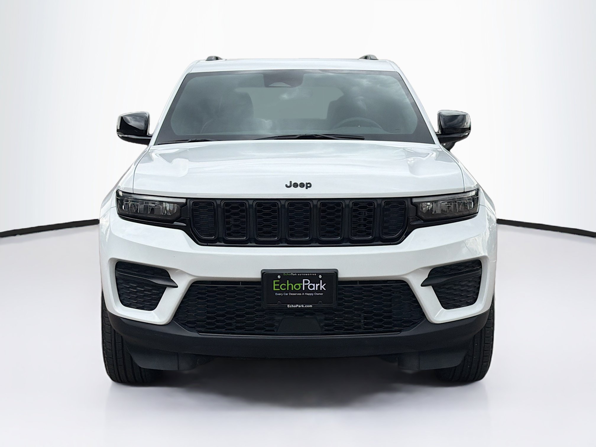 Used 2024 Jeep Grand Cherokee Altitude AWD/4WD image 2