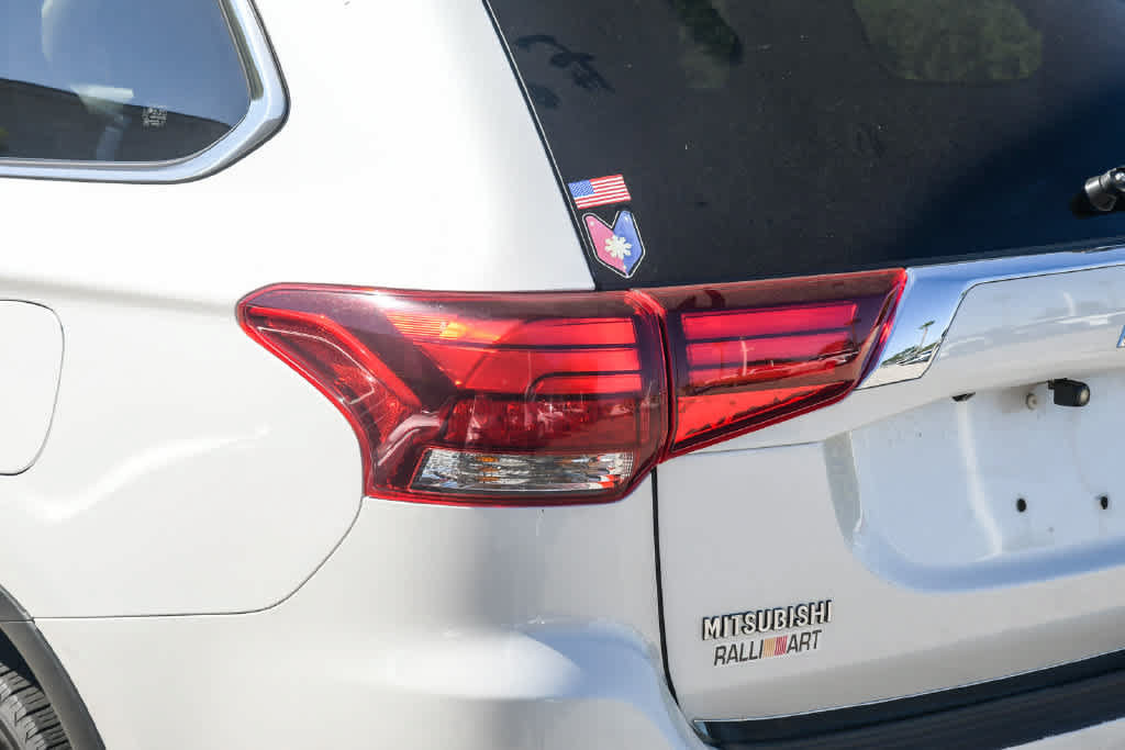 Used 2019 Mitsubishi Outlander GT AWD/4WD image 6