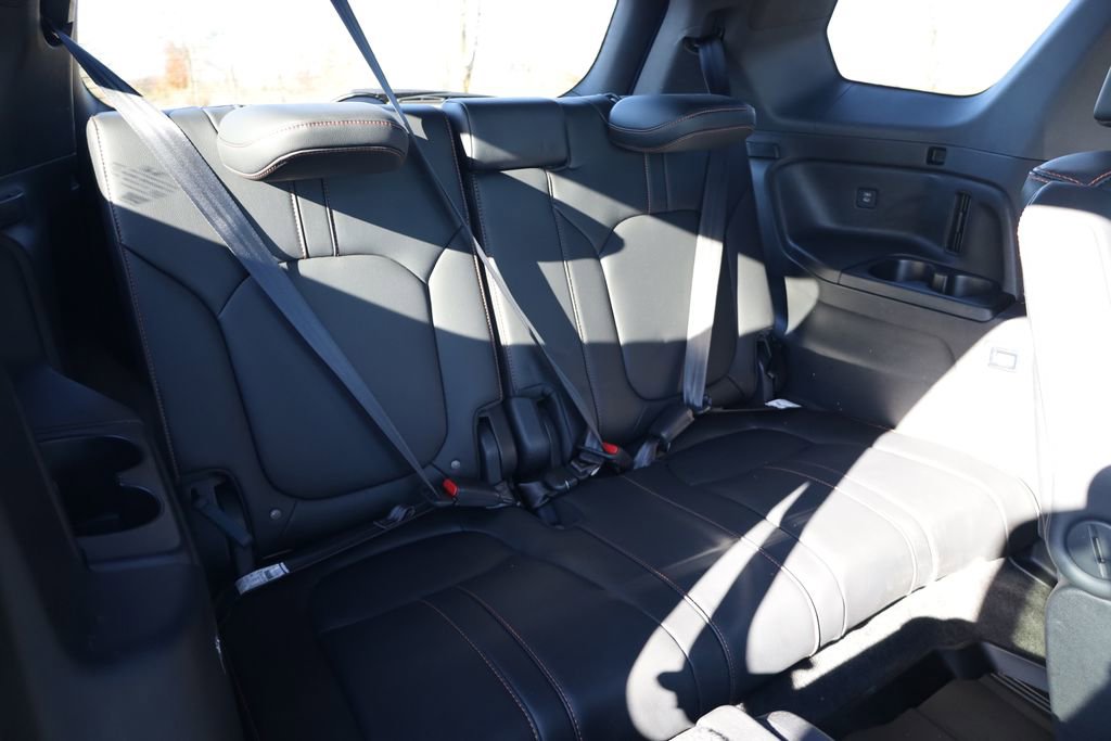 Used 2024 Honda Pilot TrailSport image 39