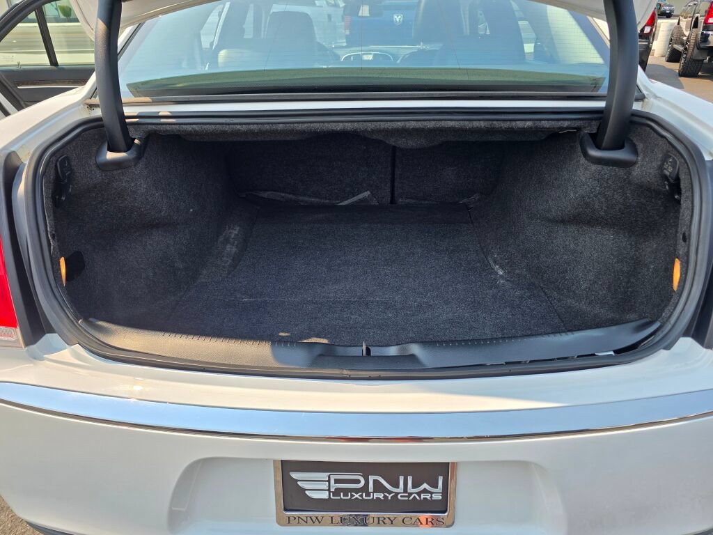Used 2020 Chrysler 300 Limited RWD image 13