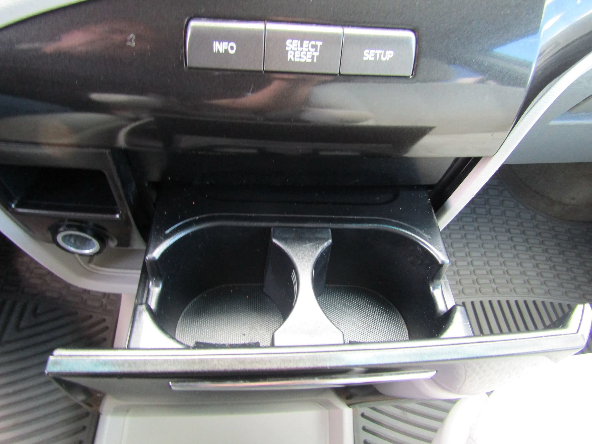 Used 2013 Toyota Sienna LE w/ Towing Pkg FWD image 35