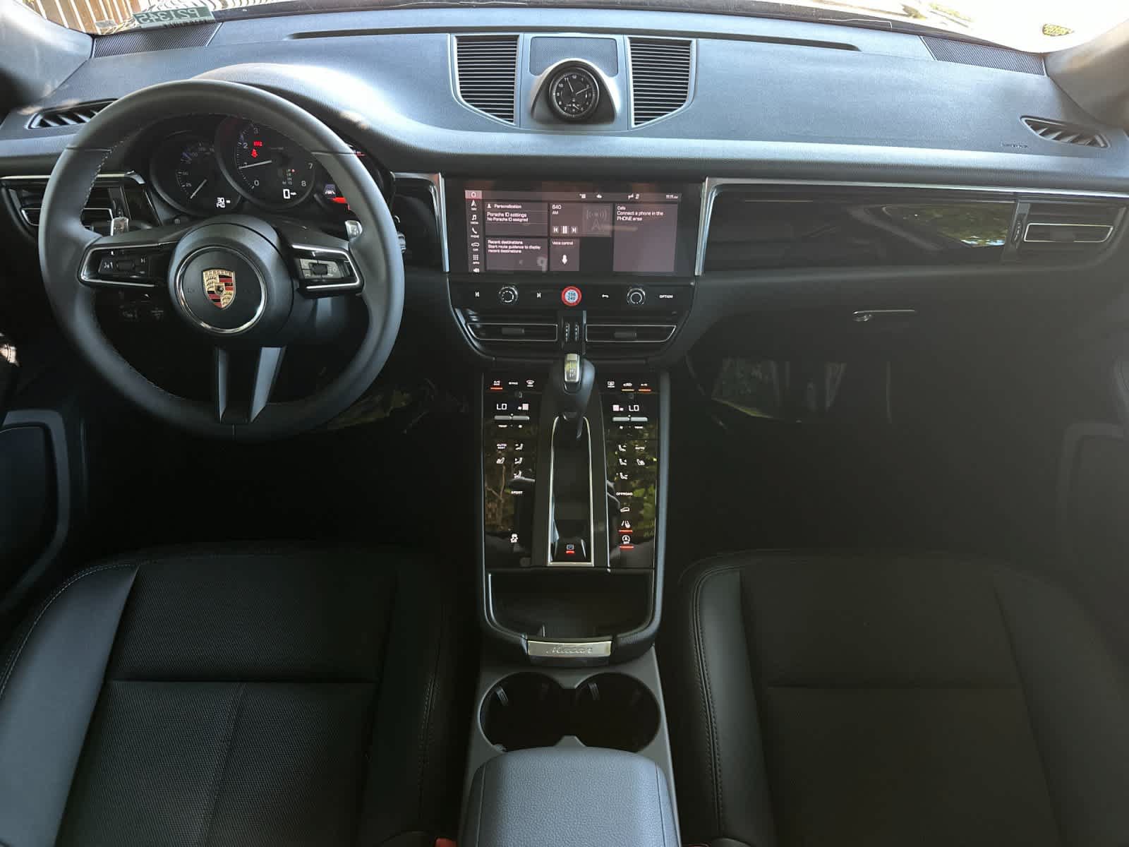 Certified 2025 Porsche Macan AWD/4WD image 6
