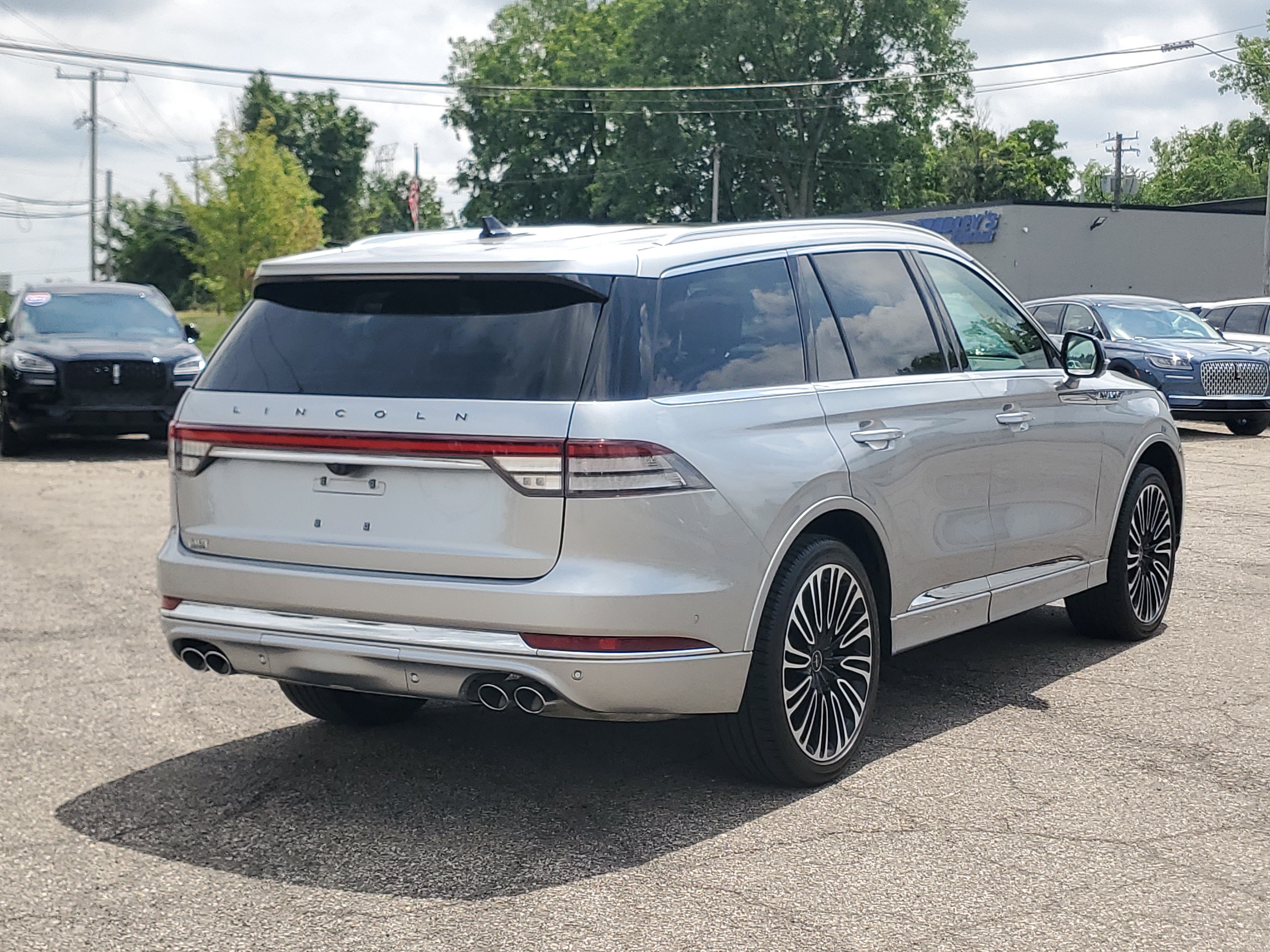 Certified 2024 Lincoln Aviator Black Label w/ Class IV Trailer Tow Package AWD/4WD image 6