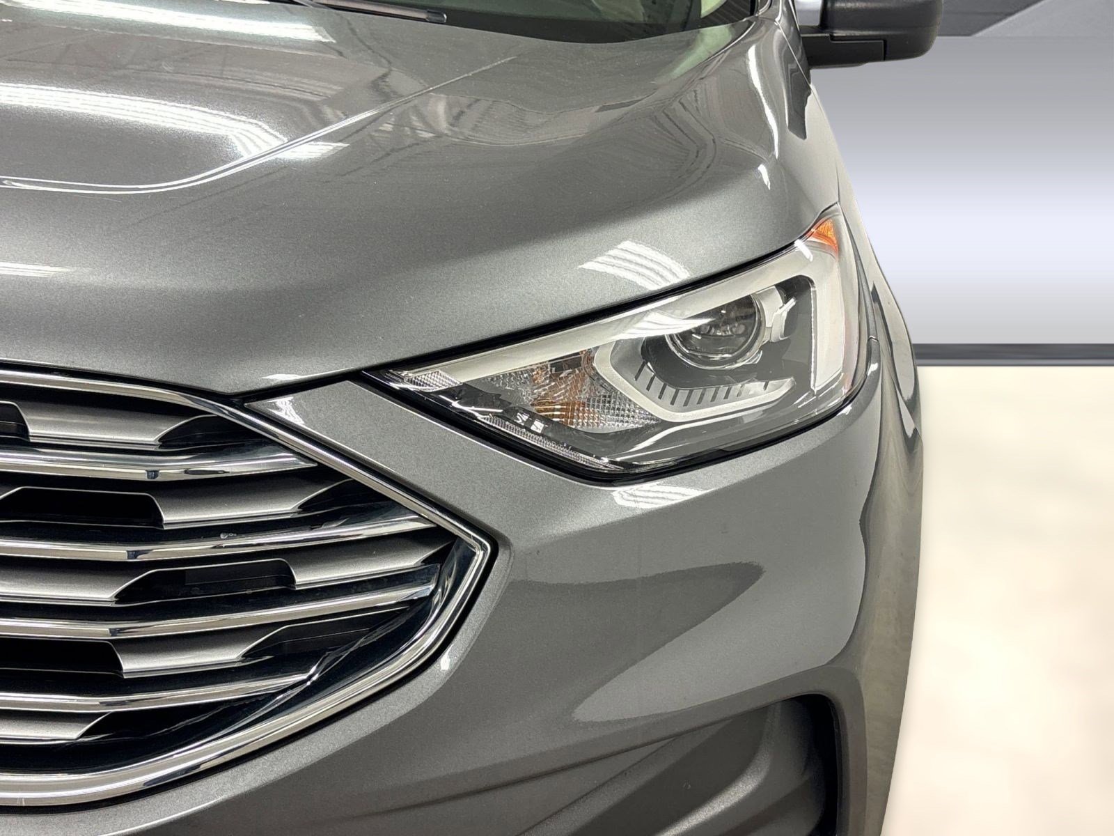 Used 2021 Ford Edge SE image 9