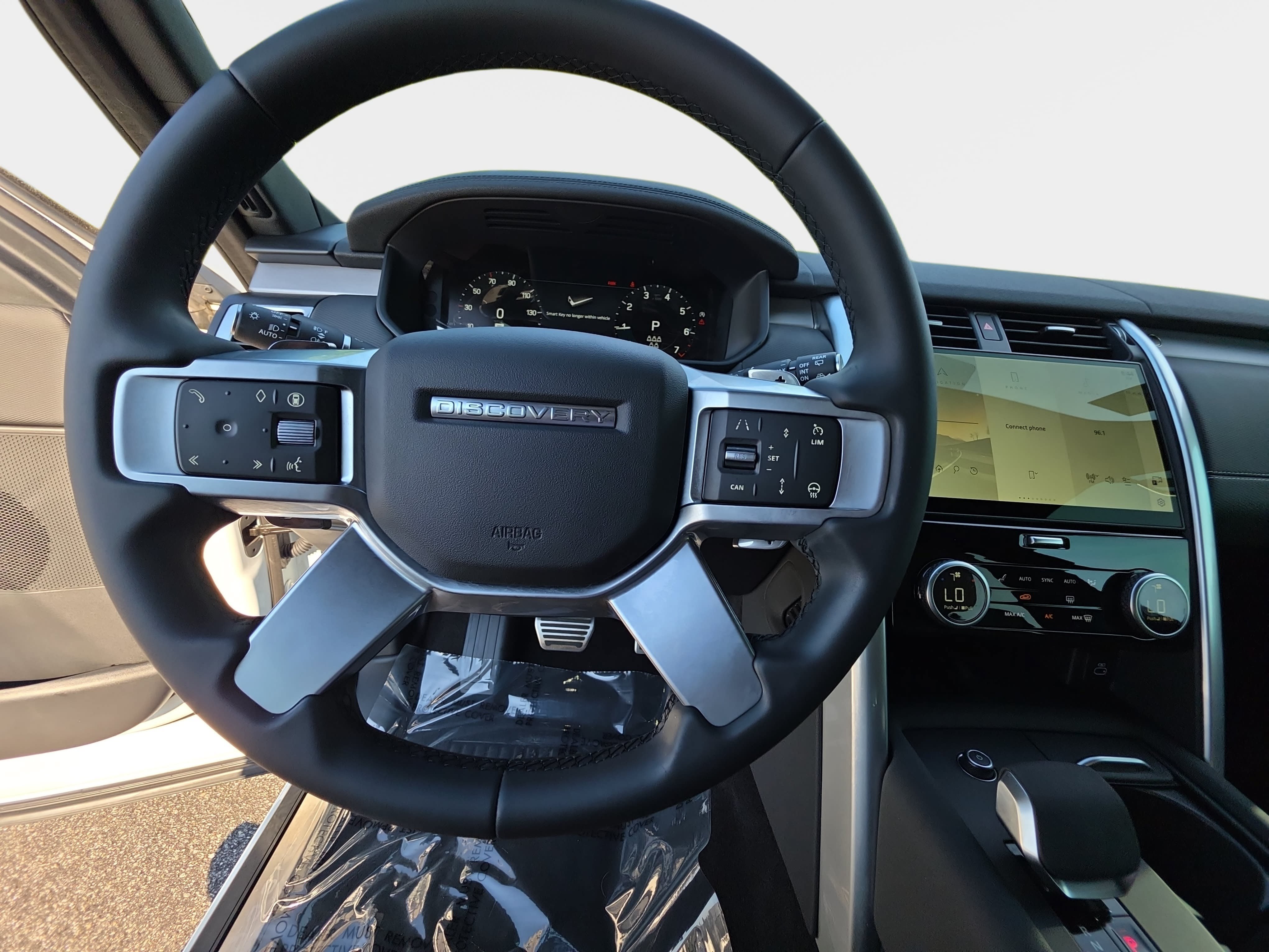 Certified 2025 Land Rover Discovery Dynamic SE AWD/4WD image 16