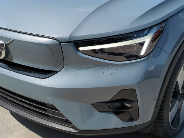 Used 2023 Volvo C40 P8 Recharge Ultimate AWD/4WD image 9
