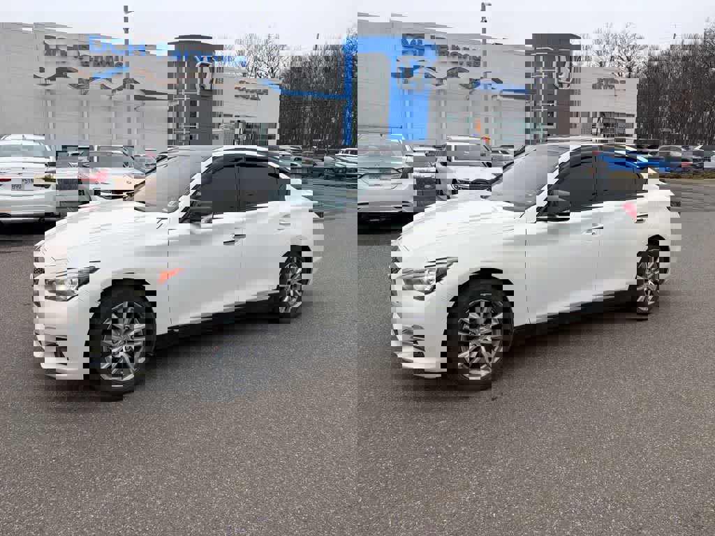 Used 2016 INFINITI Q50 Premium w/ 2.0T Premium Plus Package image 5