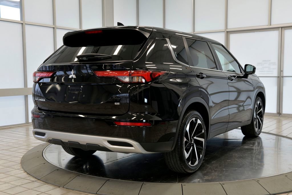 Used 2024 Mitsubishi Outlander SE image 8