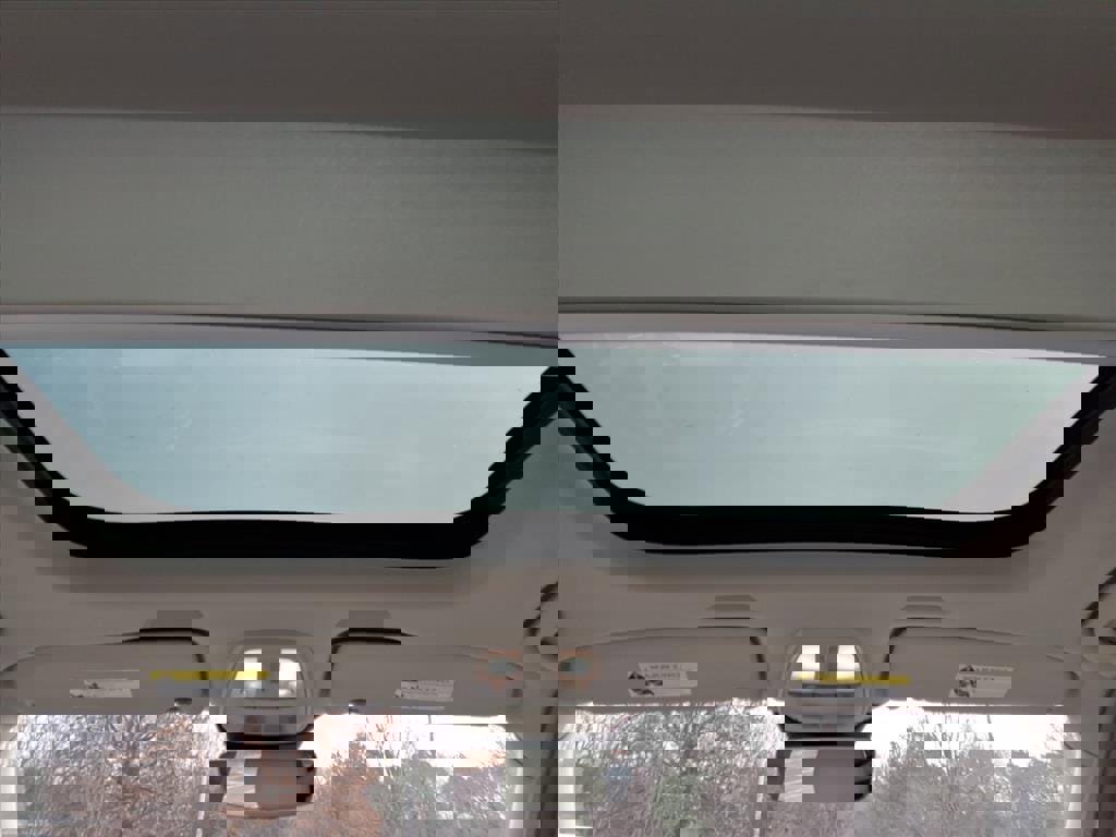 Certified 2023 Volvo XC60 B5 Plus w/ Climate Package image 15