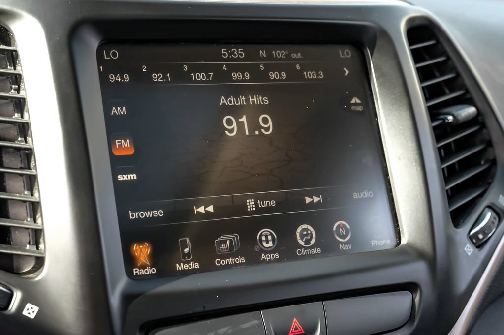 Used 2017 Jeep Cherokee Limited w/ Luxury Group AWD/4WD image 27