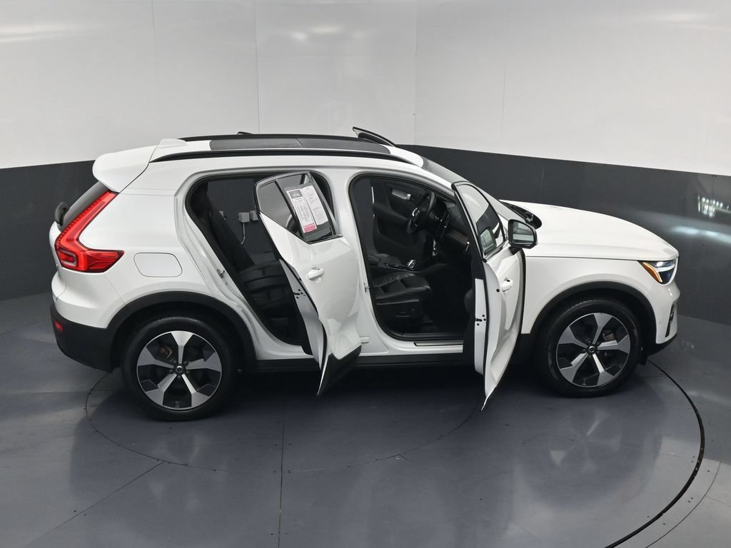 Used 2023 Volvo XC40 B4 Ultimate FWD image 24