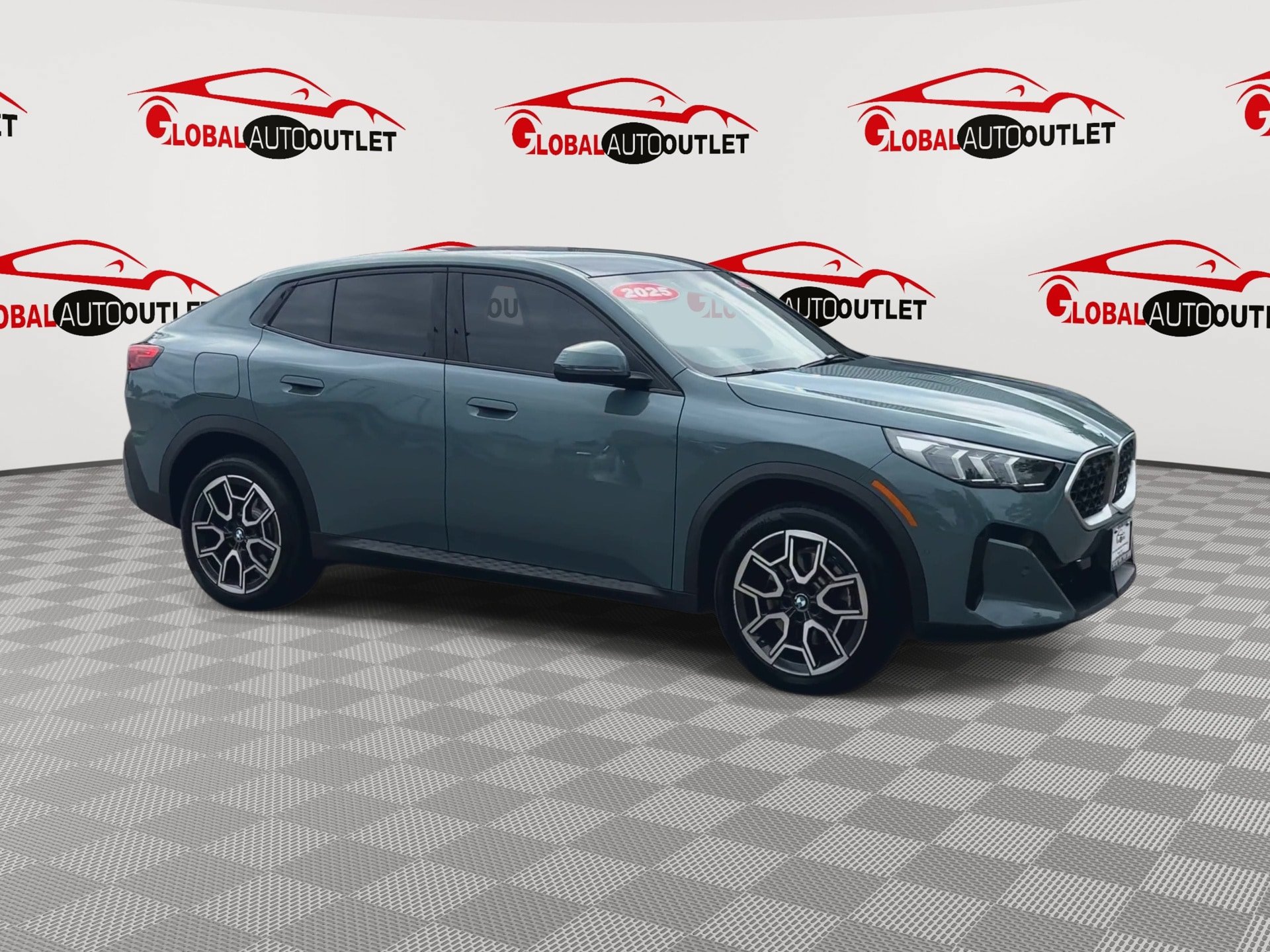 Used 2025 BMW X2 xDrive28i w/ Technology Package AWD/4WD image 2