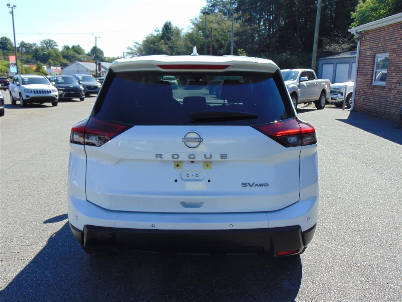 Used 2024 Nissan Rogue SV image 6