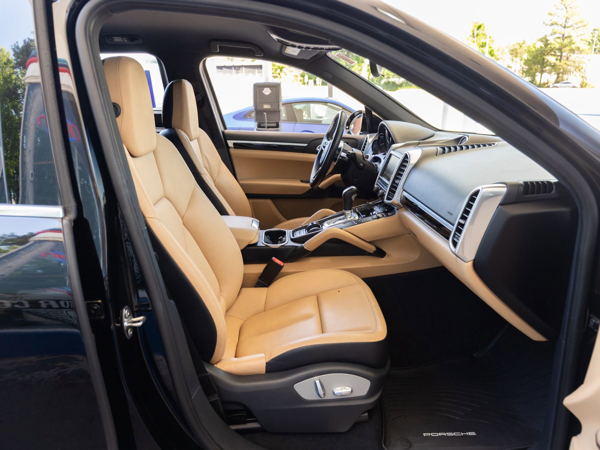 Used 2016 Porsche Cayenne AWD/4WD image 21
