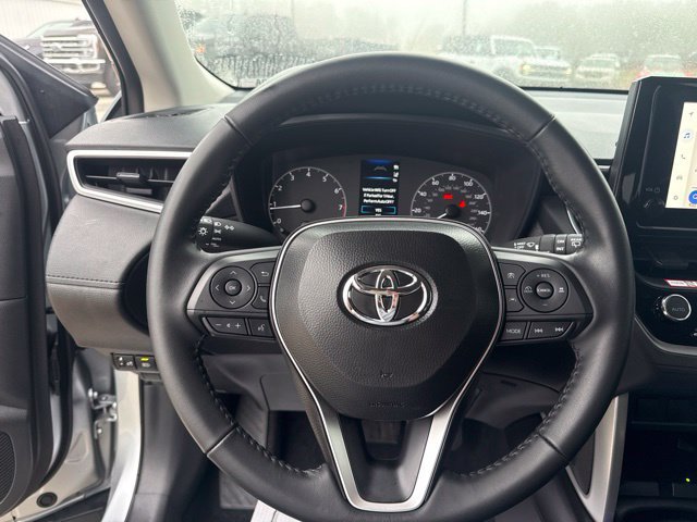 Used 2025 Toyota Corolla Cross LE FWD image 26