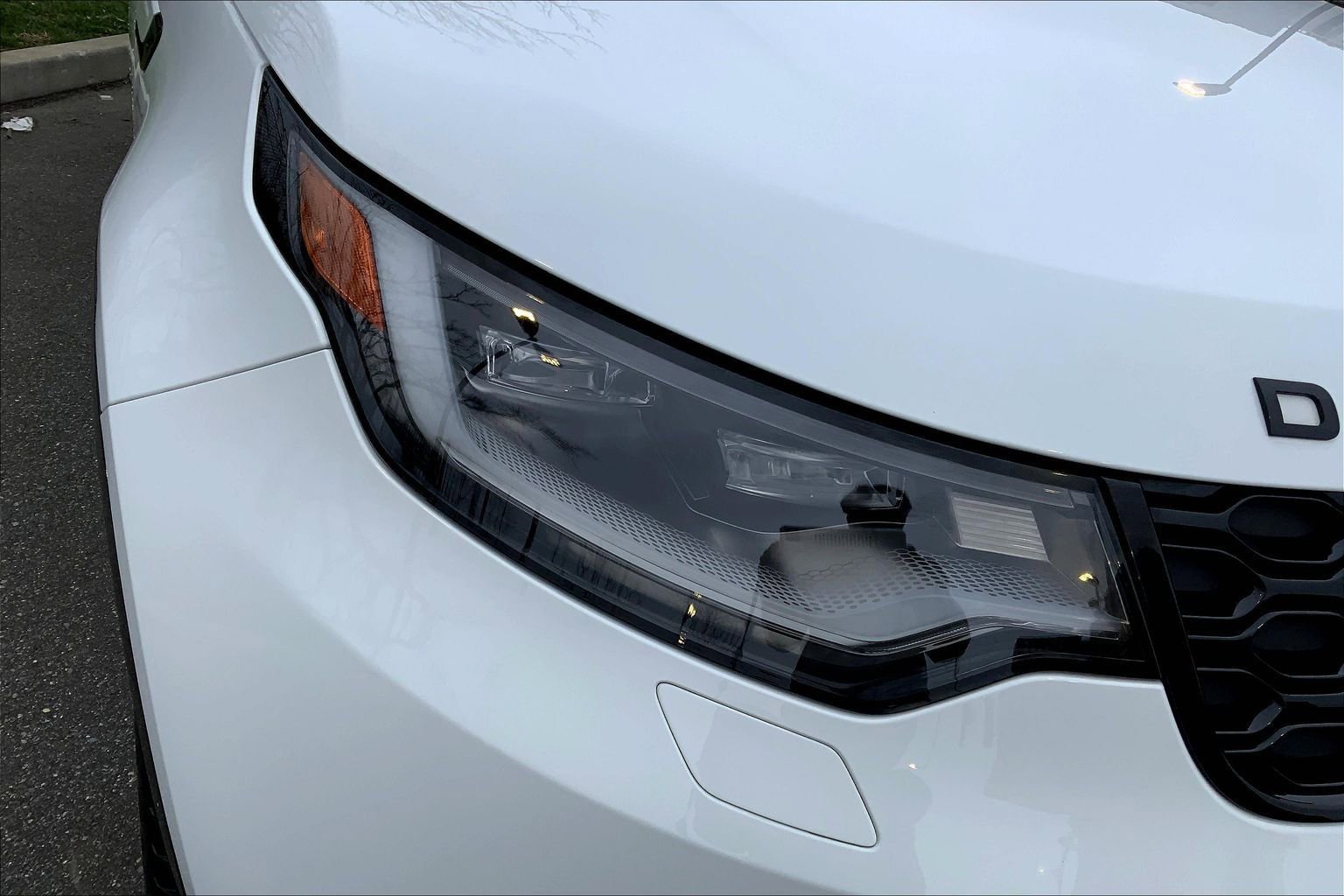 Used 2025 Land Rover Discovery Dynamic SE AWD/4WD image 27